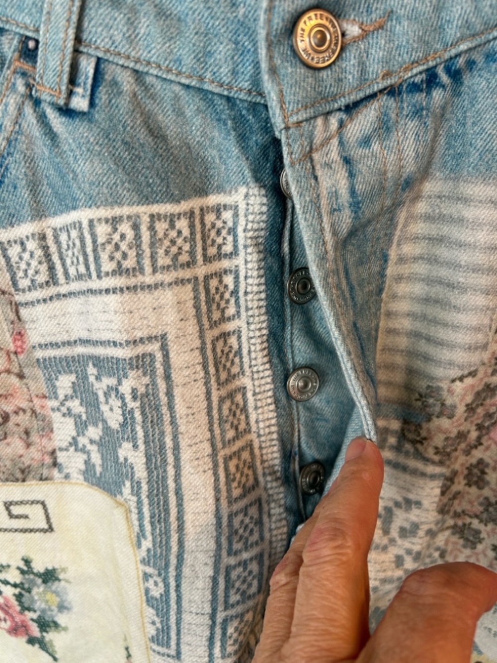 FREE PEOPLE We The Free Illusions Printed Relaxed Jeans size 26 - Picture 13 of 16
